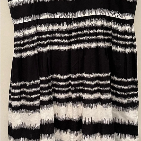 Black and white BCBG Max Aazria dress. Size 4. Perfect party dress. - Picture 3 of 8